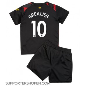 Manchester City Jack Grealish #10 Bortatröja Barn 2022-23 Kortärmad (+ korta byxor)